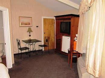 Cedar Park Inn North Stonington Exterior photo